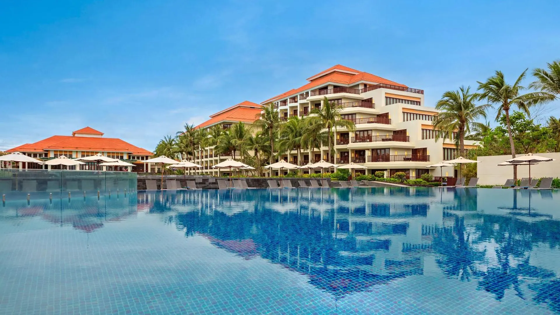 *****  Pullman Danang Beach Resort Vietnam