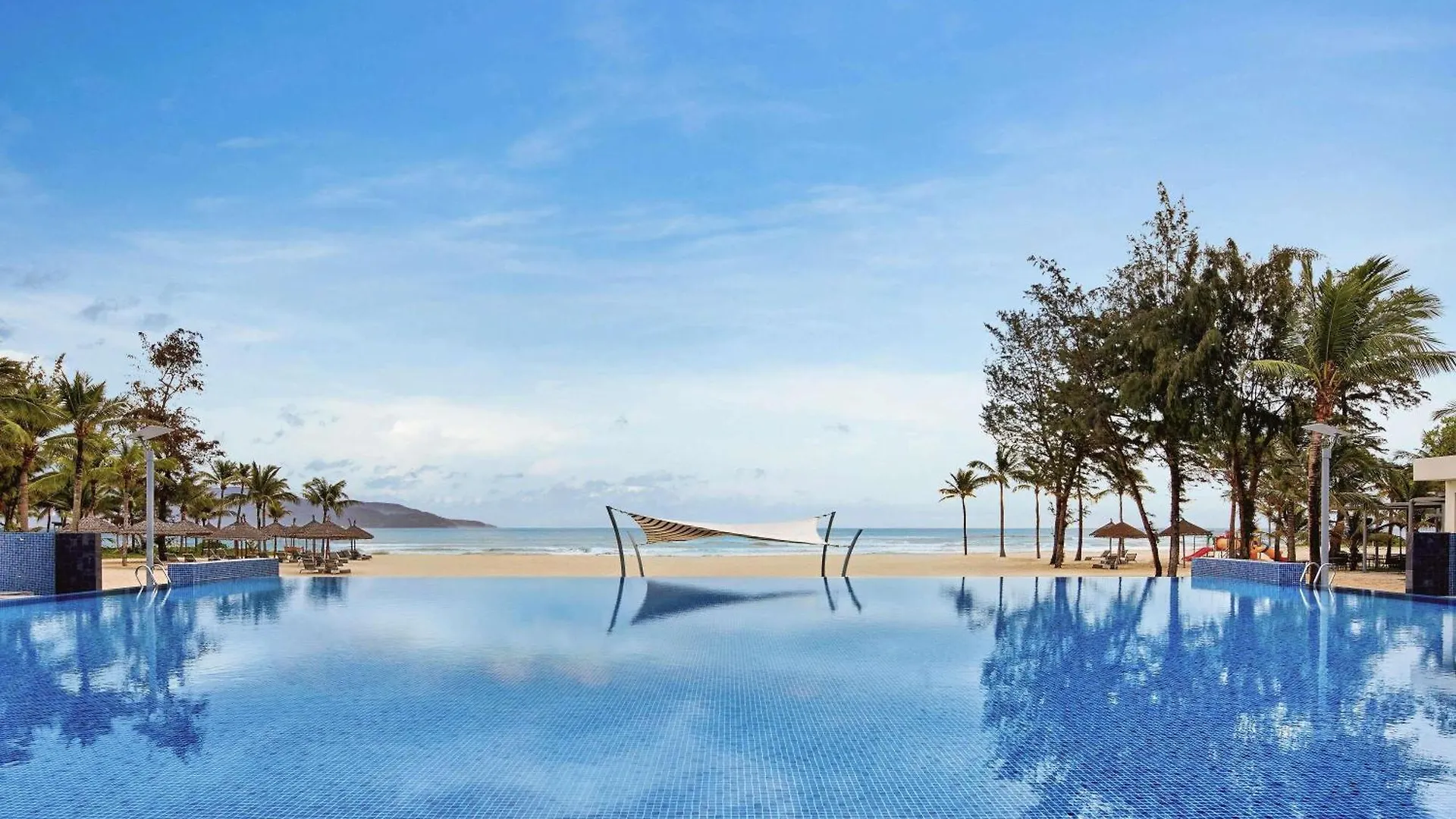 Pullman Danang Beach Resort 5*, Da Nang
