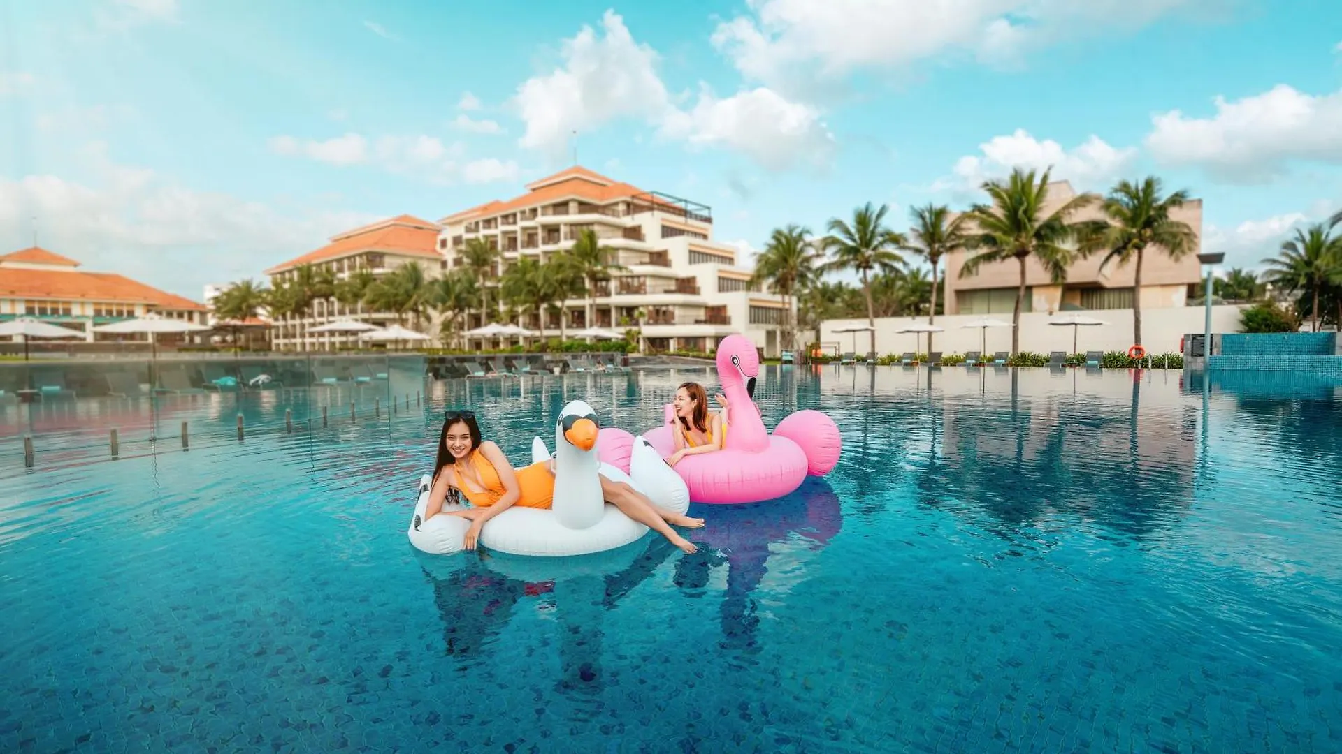 Pullman Danang Beach Resort 5*, Da Nang